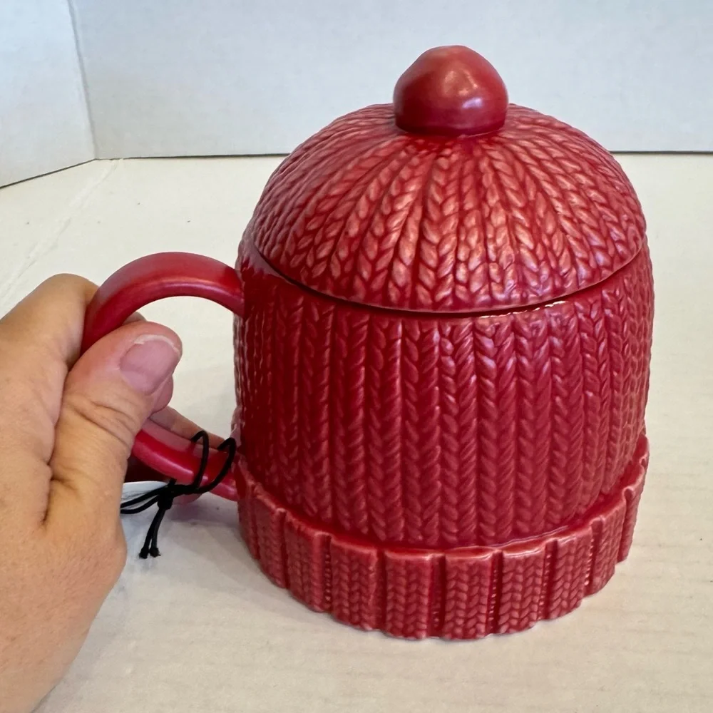 West Elm Red Stoneware Knit Ski Cap Hat Hot Chocolate Mug w/ Lid New w/ Tag Gift